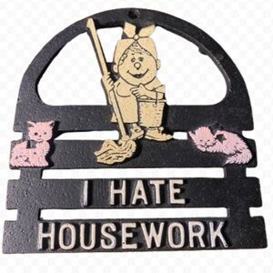 Vintage 1970s Amish “I Hate Housework” Metal Sign Novelty Trivet Wall Hanging